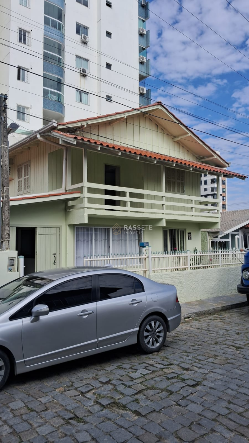 CASA Á POUCOS METROS DO MAR NO GRAVATÁ DE NAVEGANTES/SC