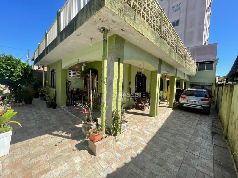 CASA NO CENTRO DE NAVEGANTES/SC
