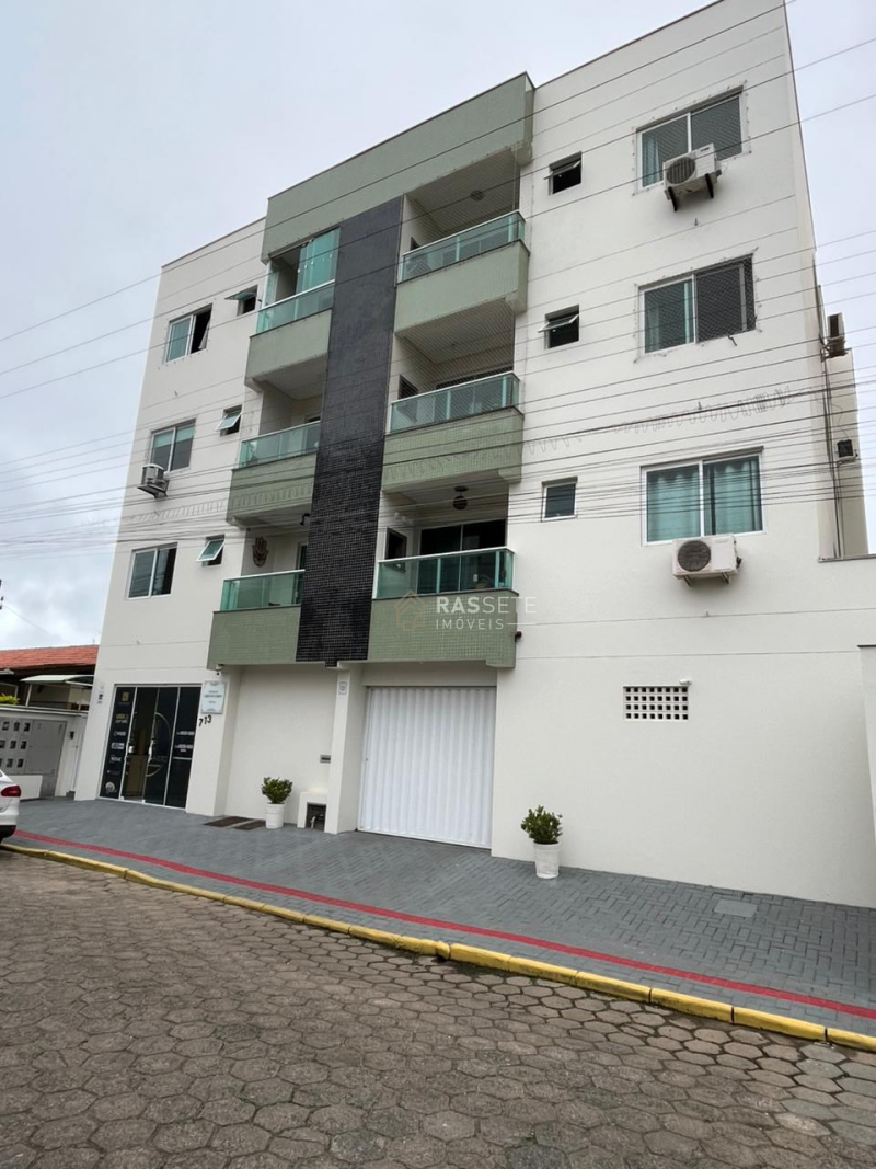 APARTAMENTO A 700 METROS DO MAR NO RESIDENCIAL LIRIO DO CAMPO