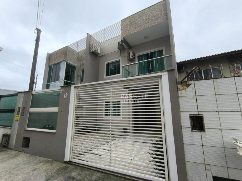 SOBRADO NO CENTRO DE NAVEGANTES/SC