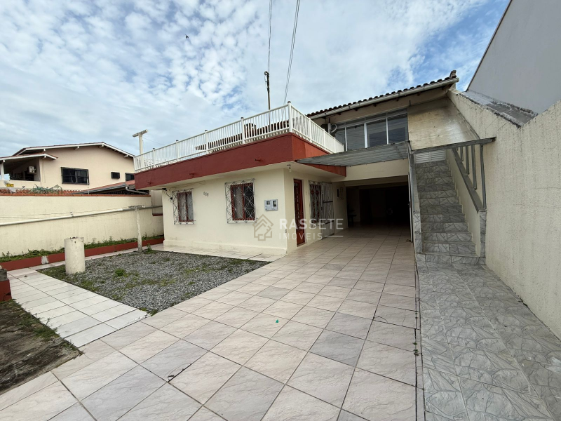 SOBRADO NO CENTRO DE NAVEGANTES - SC