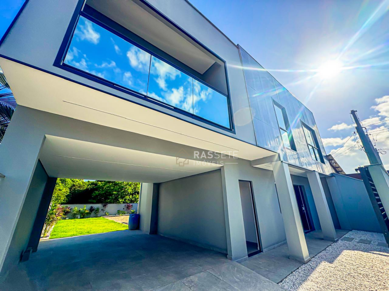 LINDA CASA ALTO PADRÃO Á 450 METROS DO MAR EM NAVEGANTES/SC