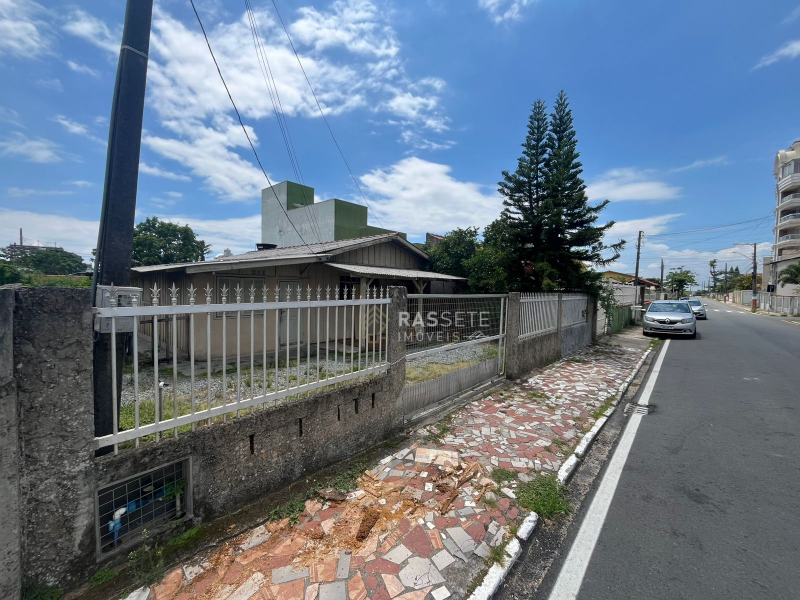 TERRENO NO CENTRO DE NAVEGANTES/SC