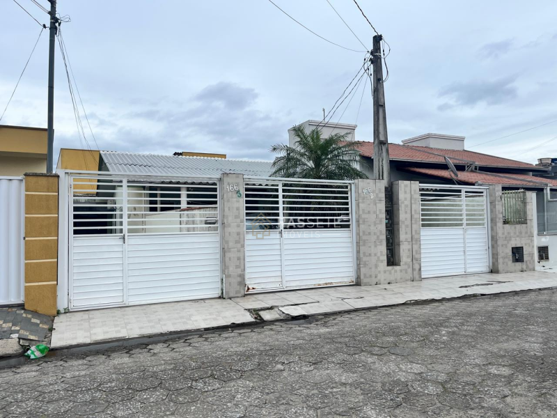 CASA DIVIDIDA EM 3 APARTAMENTO EM SÃO DOMINGOS, NAVEGANTES/SC