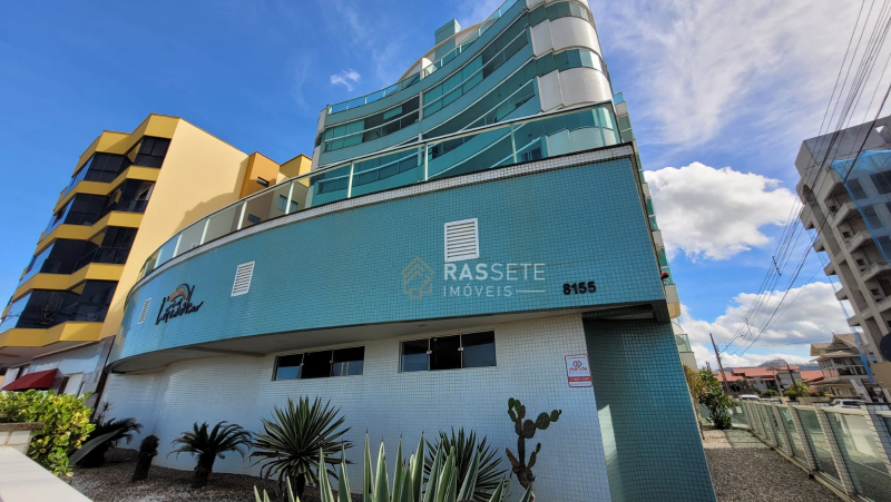 APARTAMENTO EM PRÉDIO FRENTE MAR NO LARCOBALENO