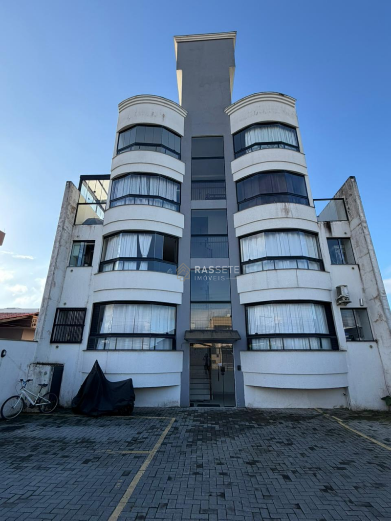 APARTAMENTO NO CENTRO DE NAVEGANTES/SC