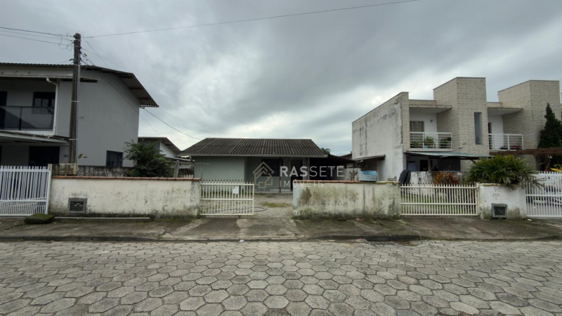 TERRENO COM 2 CASAS NA MEIA PRAIA, NAVEGANTES/SC