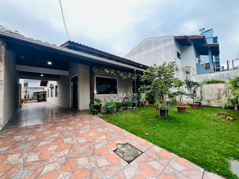 CASA NO CENTRO DE ITAJAÍ/SC