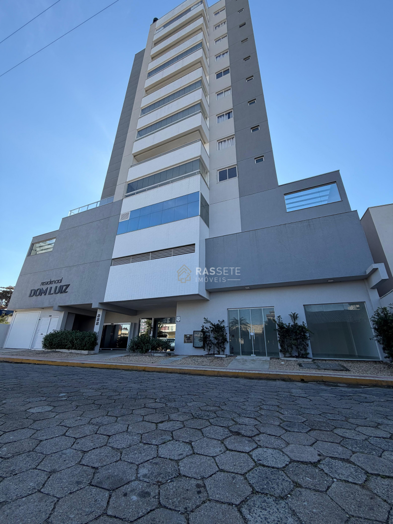 SALA COMERCIAL QUADRA MAR NO RESIDENCIAL DOM LUIZ