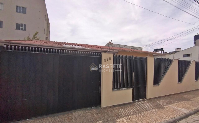 CASA NO CENTRO DE NAVEGANTES/SC