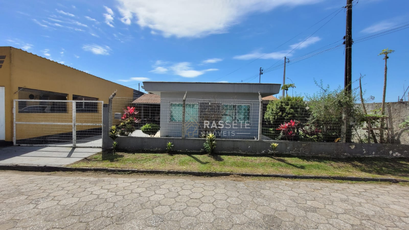 CASA COM POTENCIAL COMERCIAL EM SÃO DOMINGOS, NAVEGANTES/SC