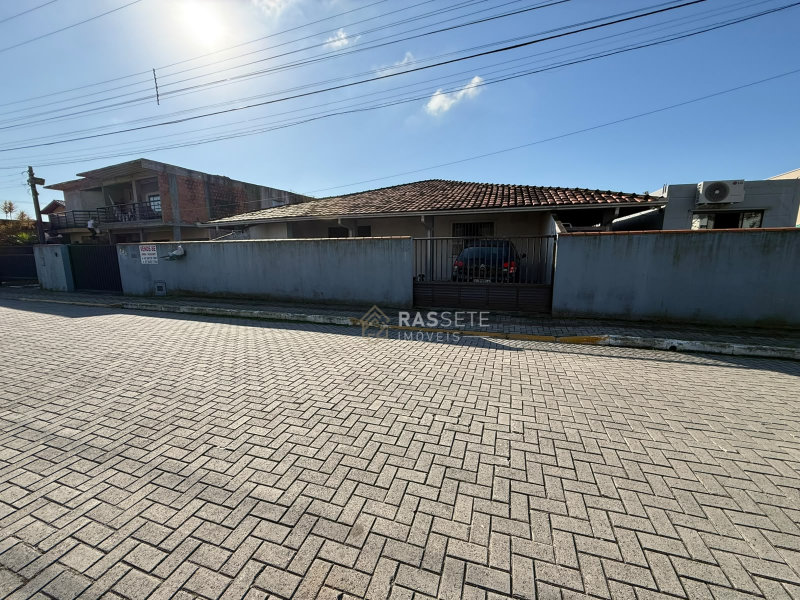 CASA NO CENTRO DE NAVEGANTES/SC