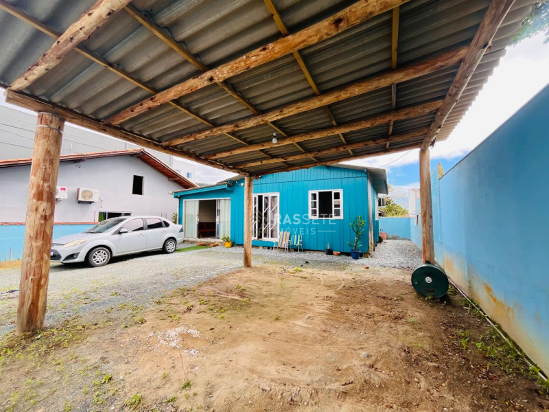 CASA APENAS 600 METROS DO MAR NO BAIRRO GRAVATÁ, NAVEGANTES/SC