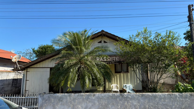 CASA APENAS 200 METROS DO MAR NO GRAVATÁ DE NAVEGANTES/SC
