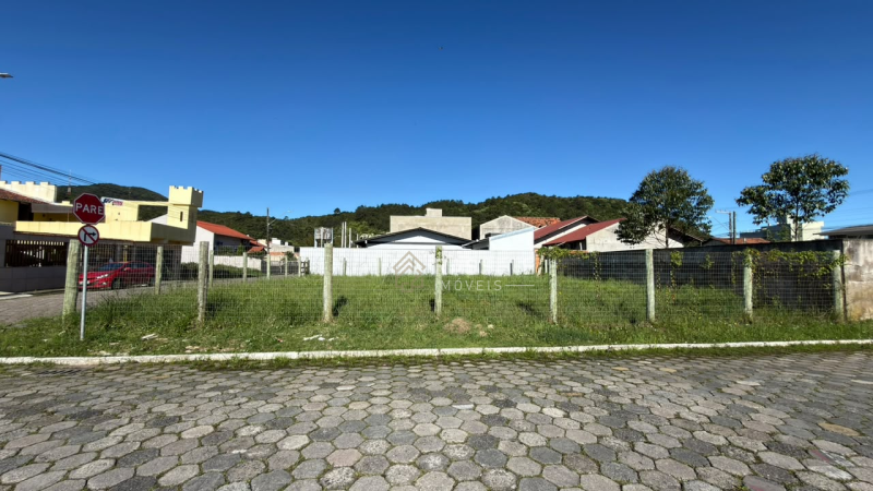 TERRENO Á 150 METROS DA AVENIDA BEIRA MAR NO BAIRRO GRAVATÁ, NAVEGANTES/SC