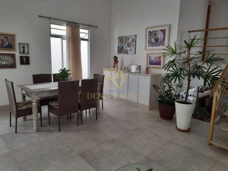 CASA À VENDA, 04 SUÍTES, 317m2, VILAS DO ATLÂNTICO, LAURO DE FREITAS/BA.