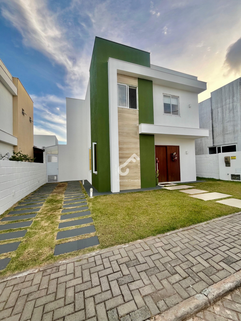 ESTRADA DO COCO, Abrantes. Sensacional duplex com ENERGIA SOLAR, 3 quartos sendo 1 suítes superior, closet, condomínio fechado com infraestrutura. R$795.000,00. Agende sua visita.