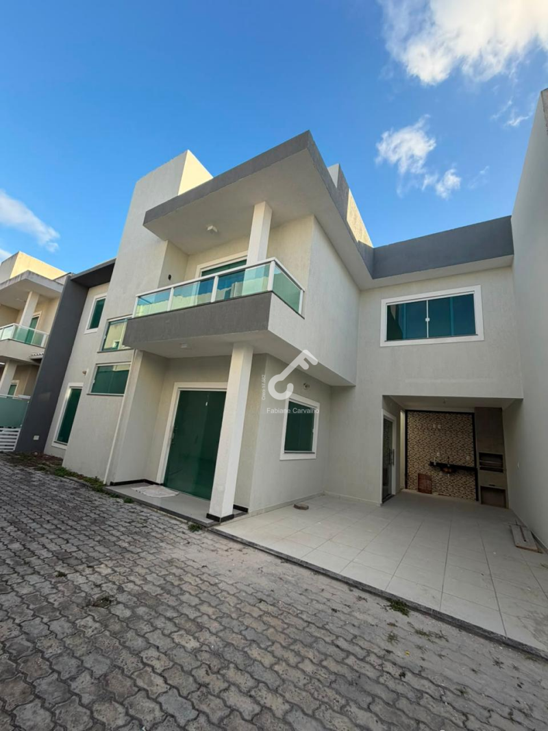 PITANGUEIRAS, Lauro de Freitas. Duplex em cond. fechado, composto de 3 suítes. 154m² de área construída. R$4.300,00 locação ou R$640.000,00 venda. Agende sua visita.