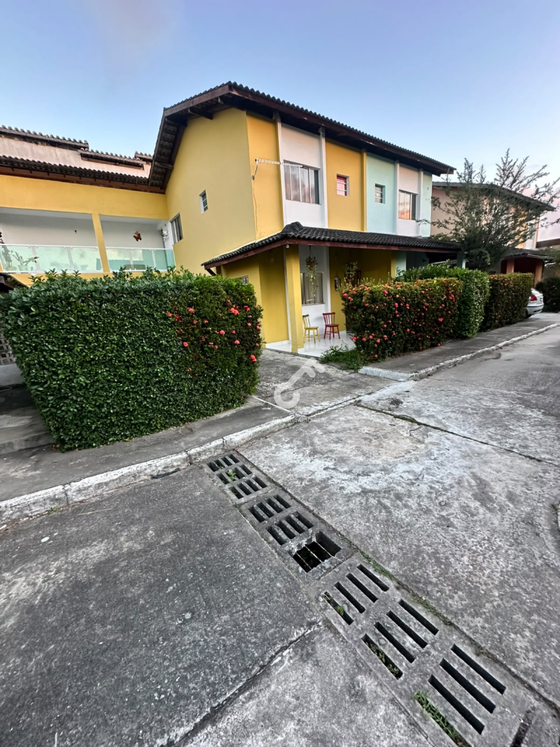 ESTRADA DO COCO, Abrantes. Village duplex 2 quartos sendo 1 suíte. Condomínio familiar com portão eletrônico, 93m². R$500.000,00. Agende sua visita.