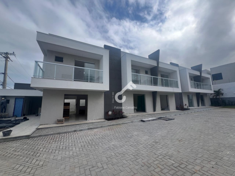 IPITANGA, Lauro de Freitas. Duplex NOVOS em condomínio fechado, 3 quartos sendo 2 suítes e 1 quarto térreo. Área de 117 a 120m². A partir de R$599.000,00 à R$635.000,00. Agende sua visita.