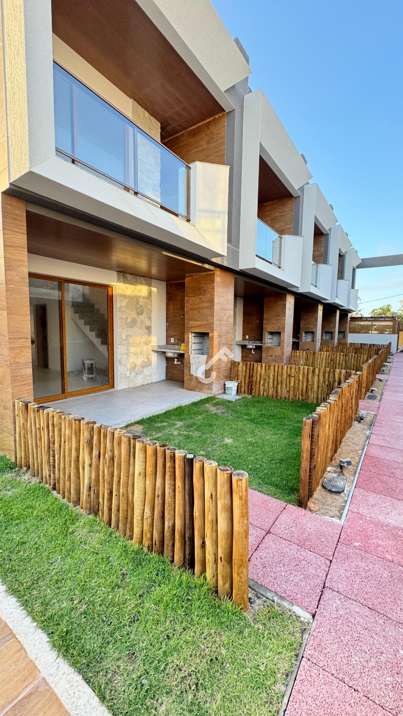 VILAS DO ATLÂNTICO, Lauro de Freitas. Maravilhoso village duplex (novo) em condomínio fechado, com 3 suítes. Área construída de 135m². R$940.000,00. Agende sua visita.