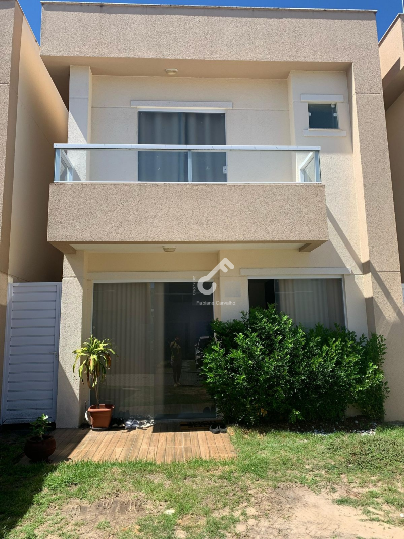 ESTRADA DO COCO, Abrantes. Duplex com ENERGIA SOLAR, condomínio fechado com 2 suítes superiores, 110,20m² de área total. R$520.000,00. Agende sua visita.