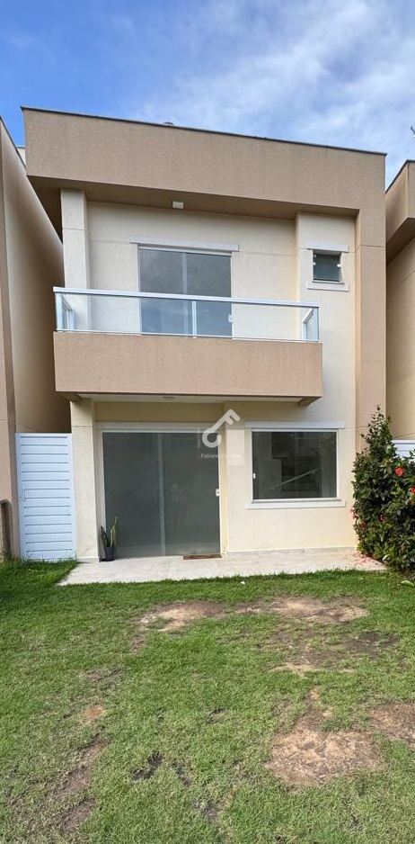 ESTRADA DO COCO, Abrantes. Duplex em condomínio fechado com 2 suítes superiores, 110,20m² de área total. R$550.000,00. Agende sua visita.