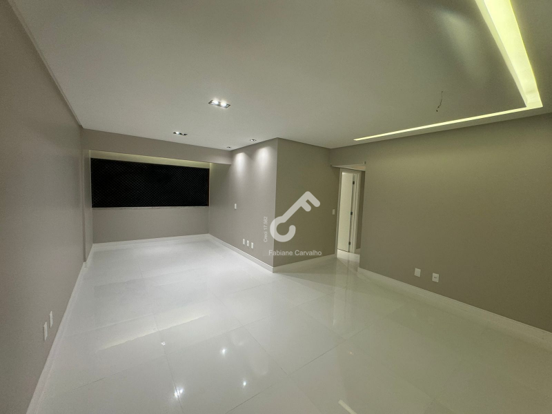 CIDADE JARDIM, Salvador. Maravilhoso apartamento (1º andar) em condomínio, 3 quartos sendo 1 suíte e 1 dependência. São 95m². R$680.000,00. Agende sua visita.