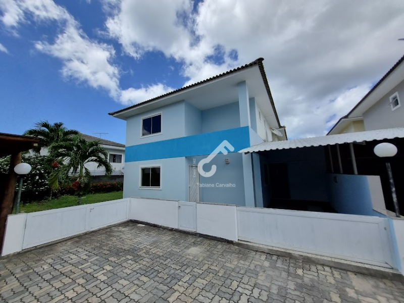 MIRAGEM, Lauro de Freitas. Duplex PRONTO PARA MORAR, 4 quartos sendo 2 suítes, 1 das suíte térrea. Condomínio fechado. R$4.800,00 tx inclusas. Agende sua visita.