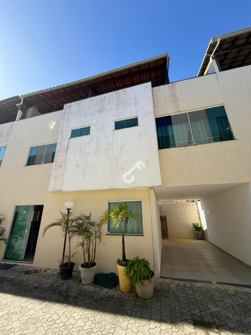 IPITANGA, Lauro de Freitas. Triplex com 3 suítes, ENERGIA SOLAR, condomínio fechado, 200m² de área. R$545.000,00. Agende sua visita.