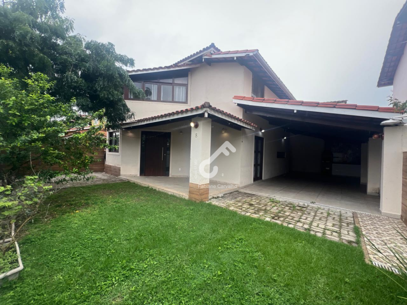 BURAQUINHO, Lauro de Freitas. Duplex com 4 quartos sendo 3 suítes e 1 quarto térreo. Condomínio fechado com infraestrutura. São 150m² de área construída. R$850.000,00. Agende sua visita.
