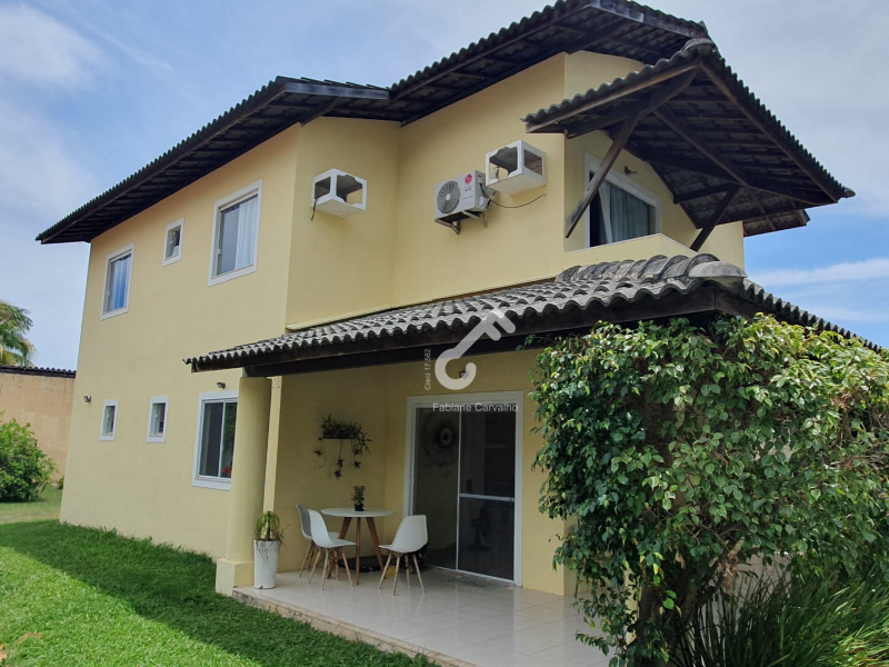 IPITANGA, Lauro de Freitas. Duplex em alameda fechada com segurança 24h  com 4 quartos sendo 1 suíte superior e 1 quarto térreo, área externa para ampliação. R$999.000,00. Agende sua visita