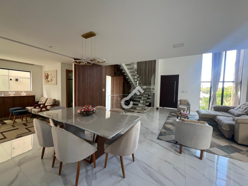 ALPHAVILLE, Litoral Norte. Maravilhoso duplex (porteira fechada) ALTO PADRÃO composta de 3 suítes superiores. 280m² área construída e 380m² de área total. R$2.250.000,00. Agende sua visita.