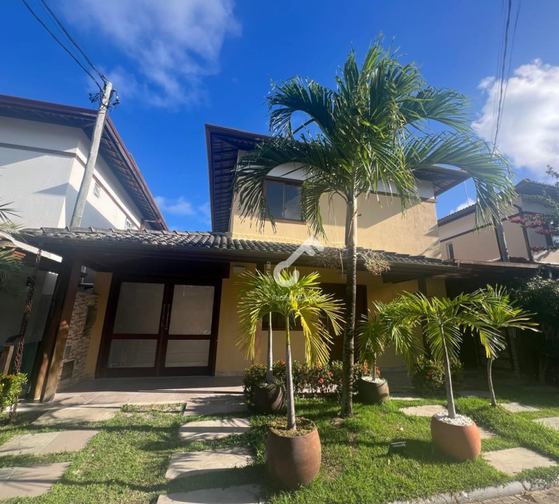 ESTRADA DO COCO, Abrantes. Duplex com 4 quartos sendo 3 suítes superior e 1 quarto térreo, ENERGIA SOLAR, condomínio fechado com infraestrutura. 167m² de área construída. R$820.000,00. Agende