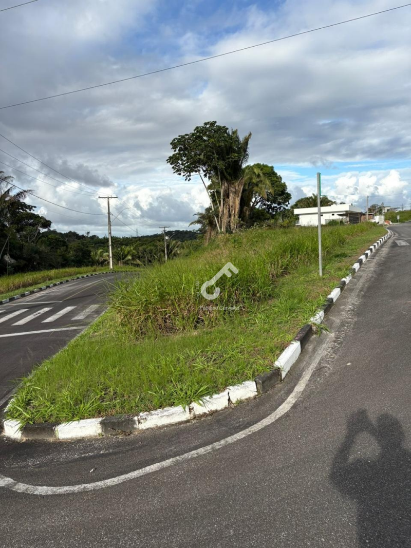 FAZENDA REAL RESIDENCE, Simões Filho. I M P E R D Í V E L ! Terreno LEVE ACLIVE com 1.396,43m², Condomínio com total infraestrutura. Apenas R$250.000,00. Agende sua visita.