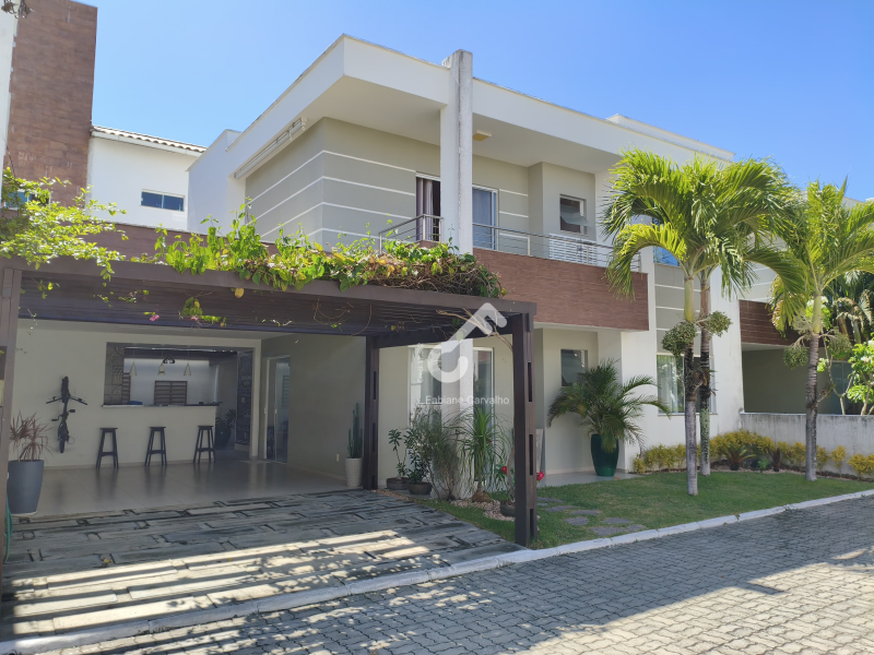 BURAQUINHO, Lauro de Freitas. Duplex pronto para morar, condomínio fechado, 4 suítes, sendo 1 das suítes térrea. São 240m² de área construída. R$930.000,00. Agende sua visita.