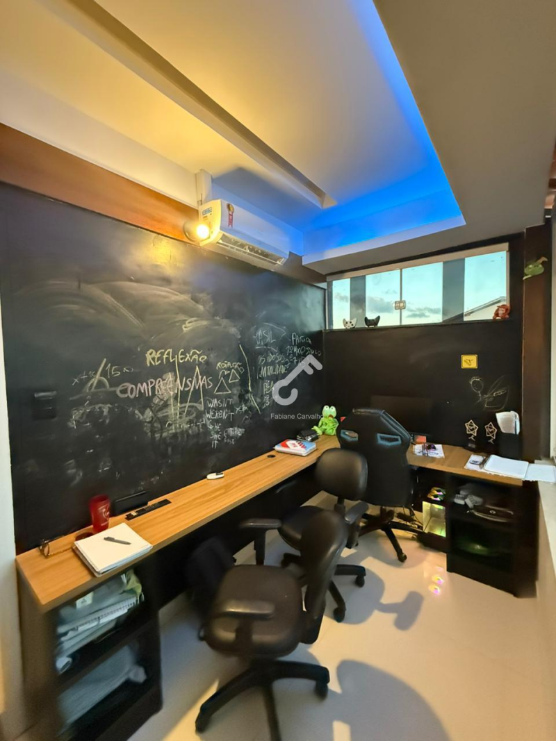 VILAS DO ATLÂNTICO, Lauro de Freitas. Sensacional duplex, 4 quartos sendo 1 suíte, ENERGIA SOLAR. R$1.480.000,00. Agende sua visita.