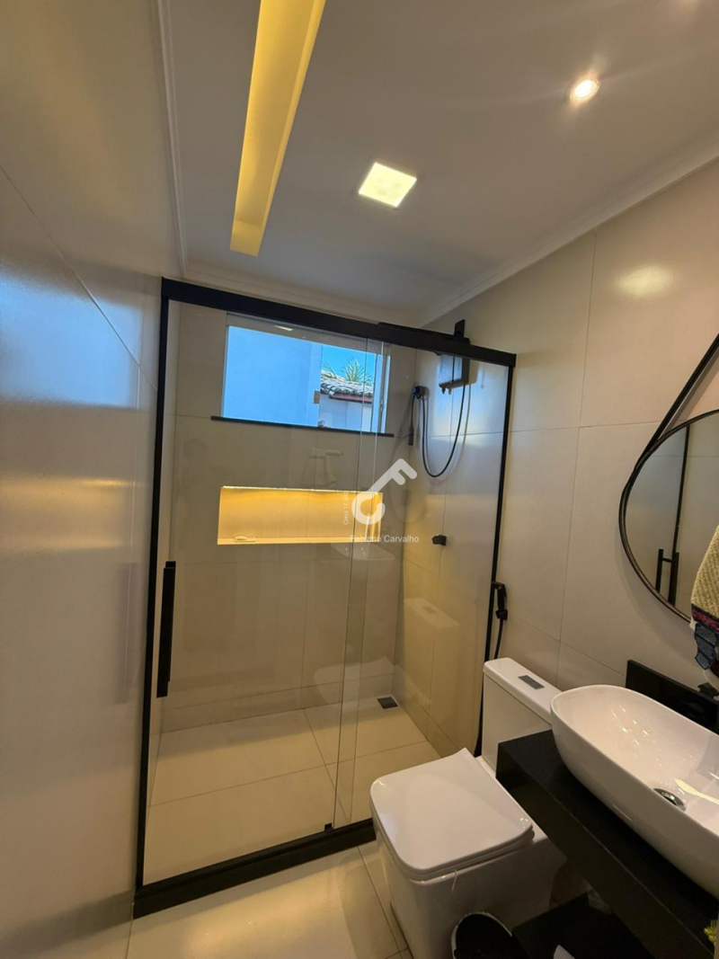 VILAS DO ATLÂNTICO, Lauro de Freitas. Sensacional duplex, 4 quartos sendo 1 suíte, ENERGIA SOLAR. R$1.480.000,00. Agende sua visita.