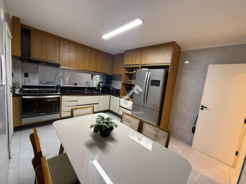 VILAS DO ATLÂNTICO, Lauro de Freitas. Sensacional duplex, 4 quartos sendo 1 suíte, ENERGIA SOLAR. R$1.480.000,00. Agende sua visita.