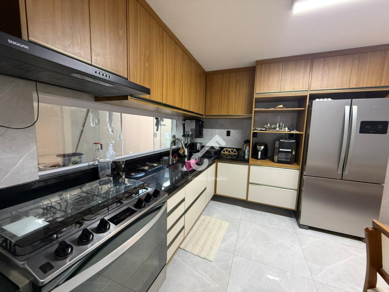 VILAS DO ATLÂNTICO, Lauro de Freitas. Sensacional duplex, 4 quartos sendo 1 suíte, ENERGIA SOLAR. R$1.480.000,00. Agende sua visita.