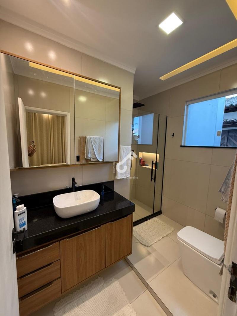 VILAS DO ATLÂNTICO, Lauro de Freitas. Sensacional duplex, 4 quartos sendo 1 suíte, ENERGIA SOLAR. R$1.480.000,00. Agende sua visita.