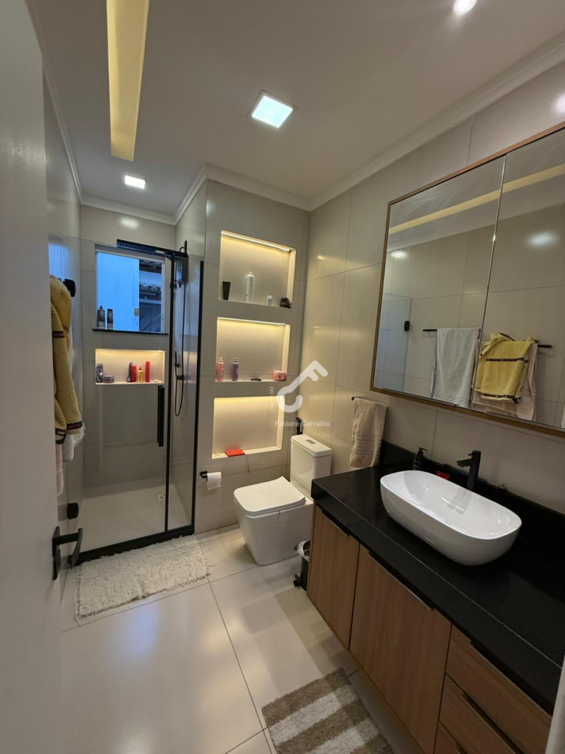 VILAS DO ATLÂNTICO, Lauro de Freitas. Sensacional duplex, 4 quartos sendo 1 suíte, ENERGIA SOLAR. R$1.480.000,00. Agende sua visita.