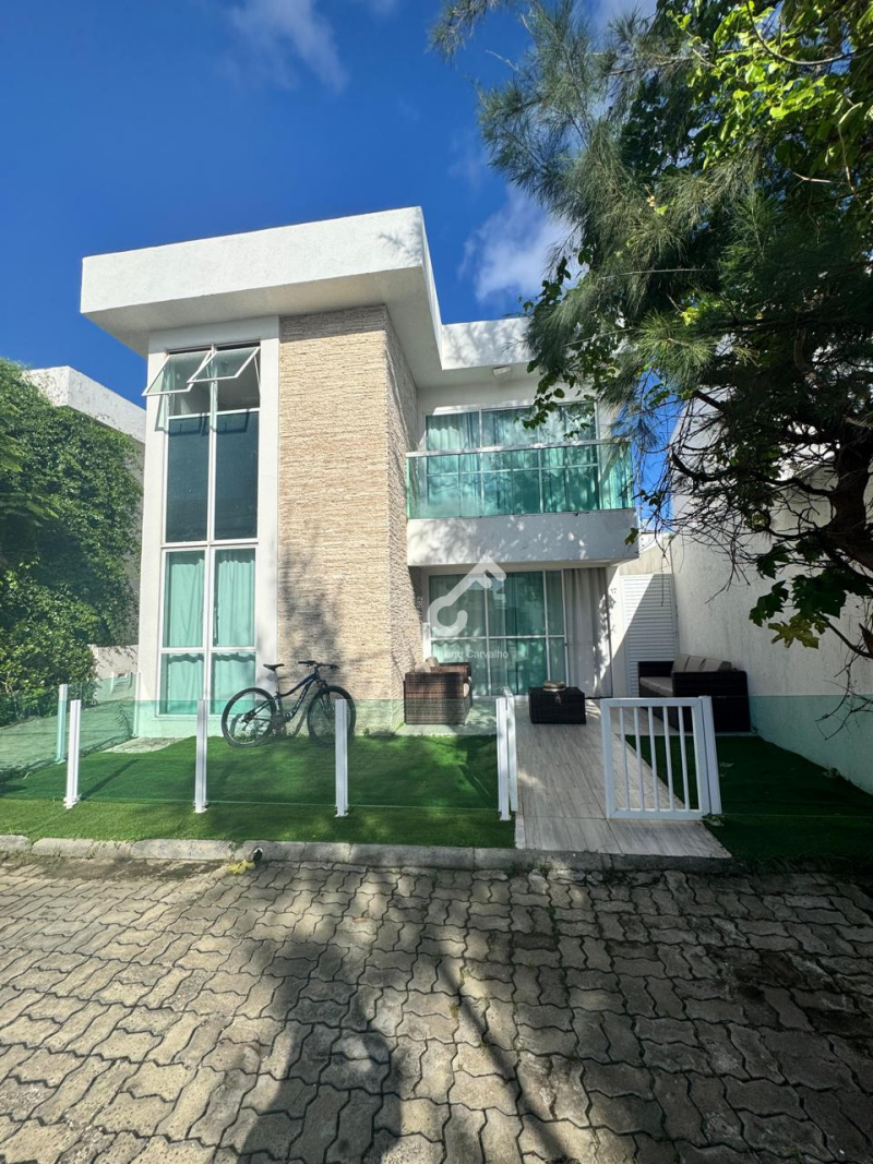 BURAQUINHO, Lauro de Freitas. Duplex com 4 suítes superiores e 1 suíte térrea. Condomínio fechado com infraestrutura. R$1.150.000,00. Agende sua visita.