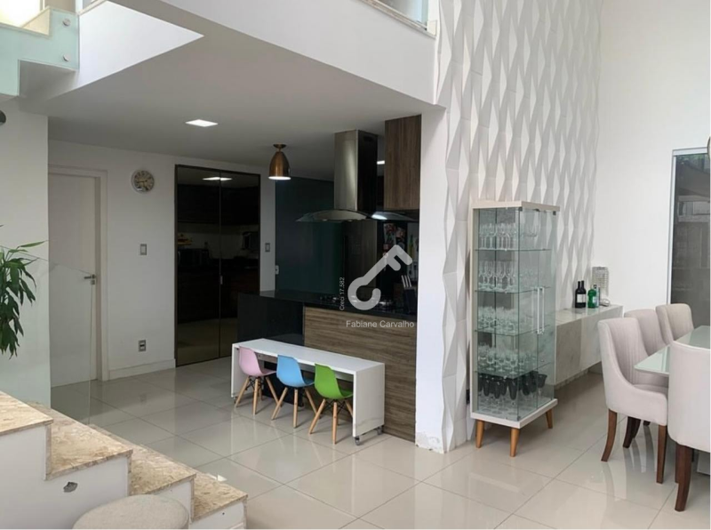 PIATÃ, Salvador. Maravilhoso duplex ALTO PADRÃO em alameda, 4 quartos sendo 2 suítes, ENERGIA SOLAR. São 400m² de área total. R$1.290.000,00. Agende sua visita.