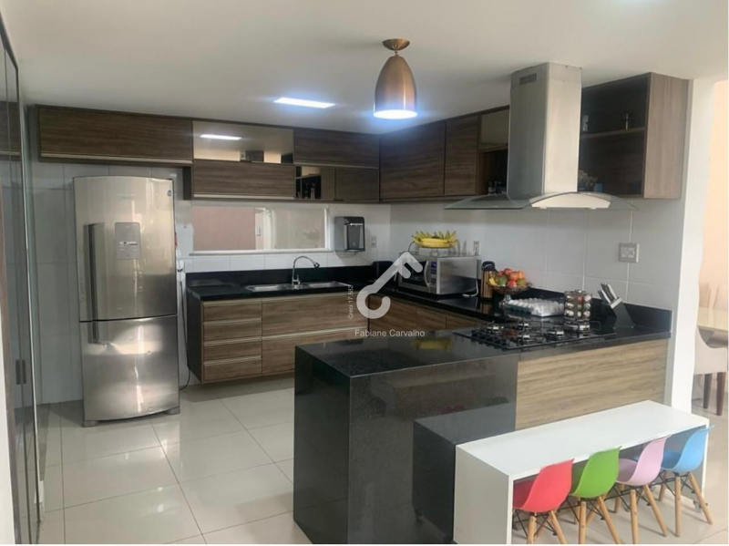 PIATÃ, Salvador. Maravilhoso duplex ALTO PADRÃO em alameda, 4 quartos sendo 2 suítes, ENERGIA SOLAR. São 400m² de área total. R$1.290.000,00. Agende sua visita.