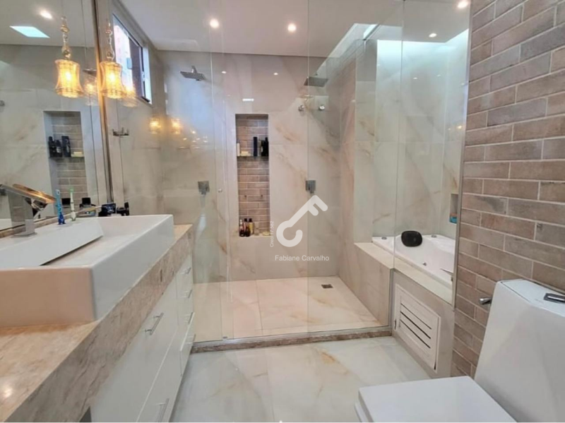 PIATÃ, Salvador. Maravilhoso duplex ALTO PADRÃO em alameda, 4 quartos sendo 2 suítes, ENERGIA SOLAR. São 400m² de área total. R$1.290.000,00. Agende sua visita.