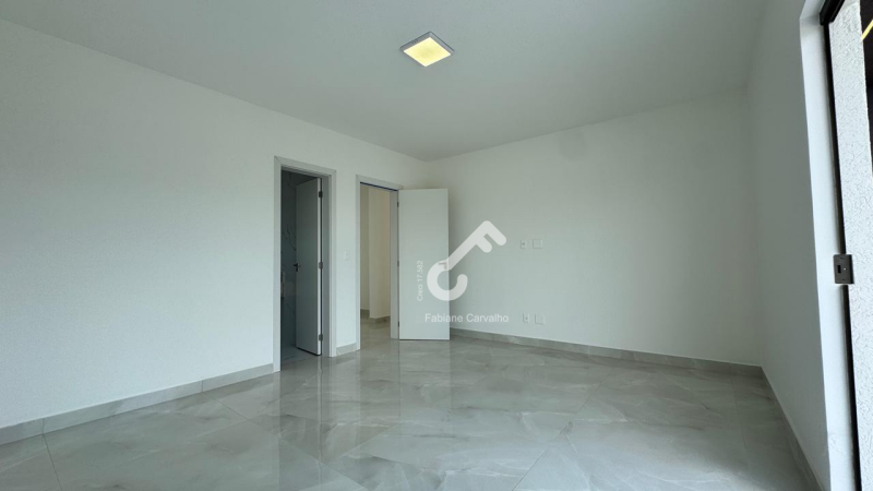 TERRAS ALPHAVILLE, Camaçari. Duplex novo ALTO PADRÃO, 4 quartos sendo 3 suítes. Condomínio com total infraestrutura. R$1.250.000,00. Agende sua visita.