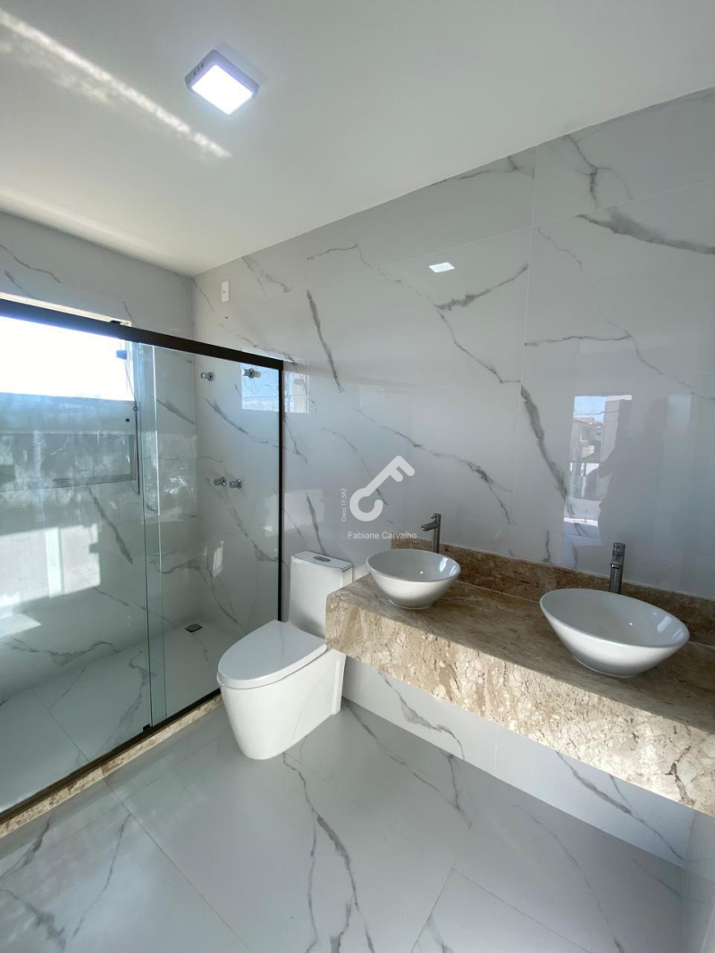 TERRAS ALPHAVILLE, Camaçari. Duplex novo ALTO PADRÃO, 4 quartos sendo 3 suítes. Condomínio com total infraestrutura. R$1.250.000,00. Agende sua visita.