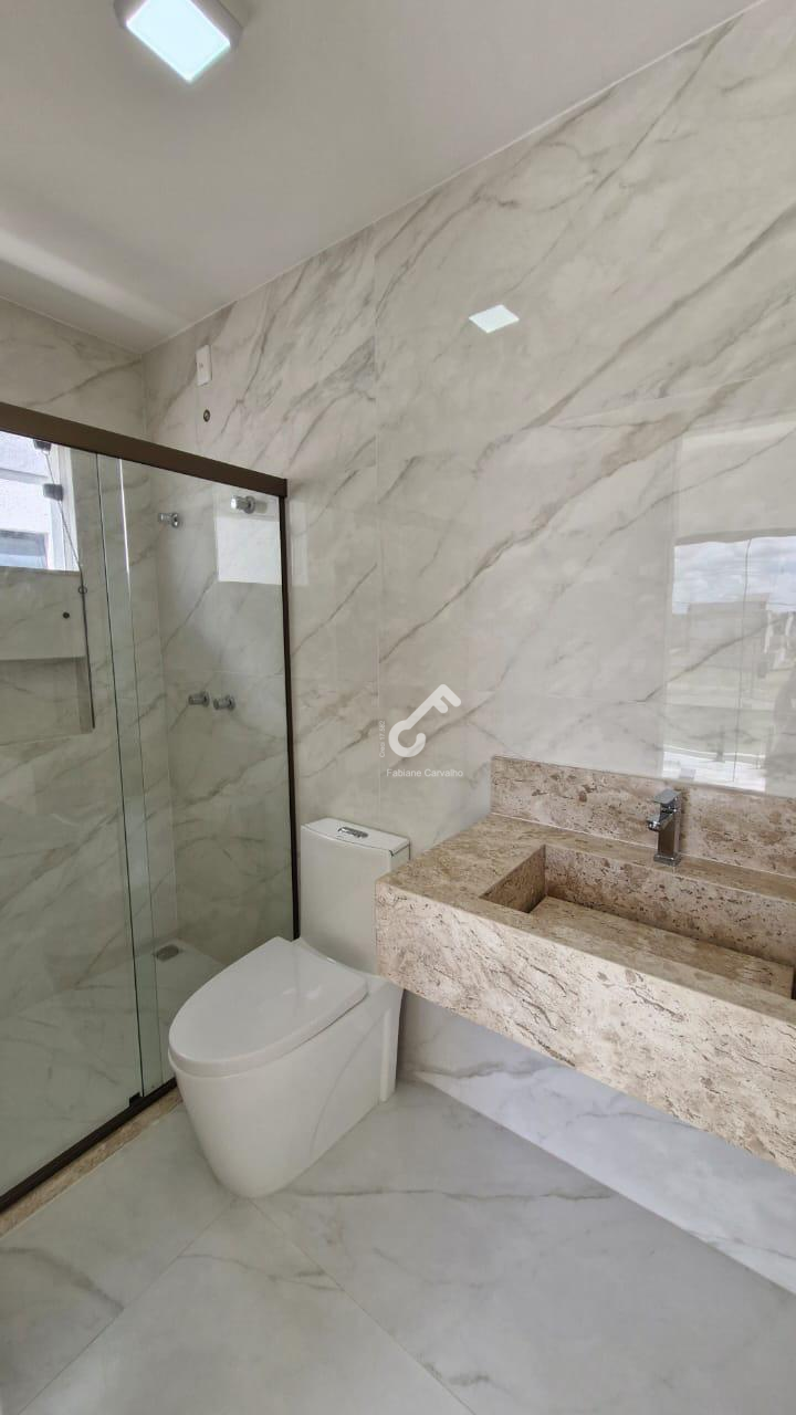 TERRAS ALPHAVILLE, Camaçari. Duplex novo ALTO PADRÃO, 4 quartos sendo 3 suítes. Condomínio com total infraestrutura. R$1.250.000,00. Agende sua visita.