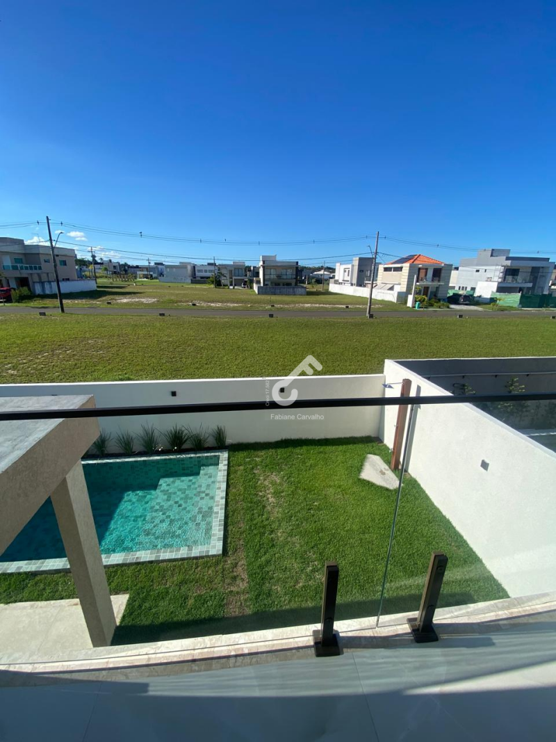 TERRAS ALPHAVILLE, Camaçari. Duplex novo ALTO PADRÃO, 4 quartos sendo 3 suítes. Condomínio com total infraestrutura. R$1.250.000,00. Agende sua visita.